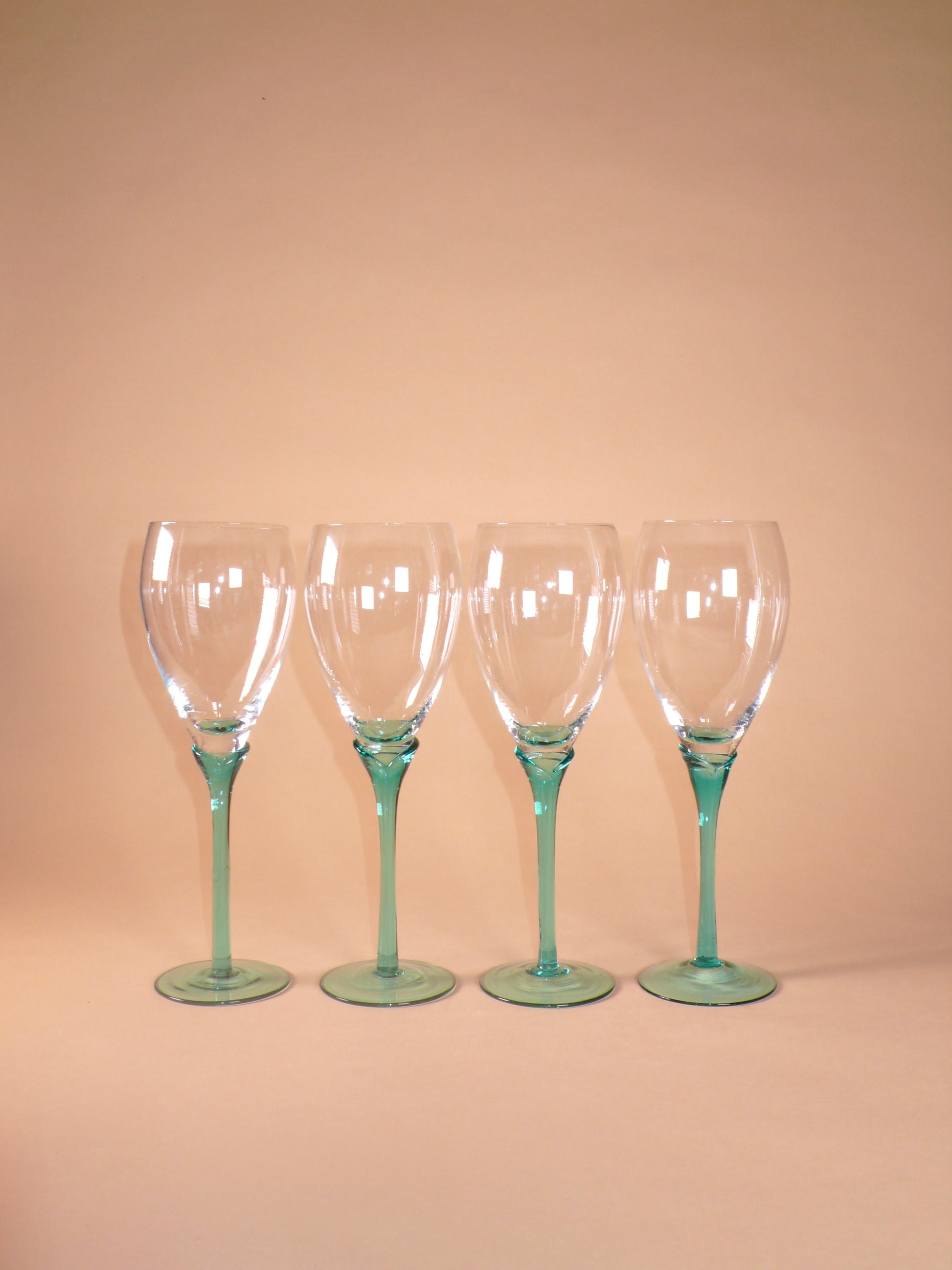 Aqua Tulip Stem Wine Glasses – Dot